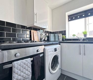 St Helens Apartment | Comfy 1 BR Apartment - Sleeps 2 with Free Parking!