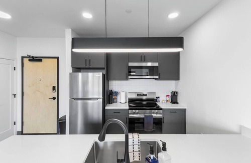 University Circle Apartment | Comfy 1B1B w/Wi-Fi, Gym + Parking