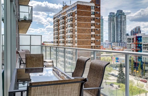 East Village Apartment | Comfy 1BR Calgary Escape w/Balcony, Sleeps 4!