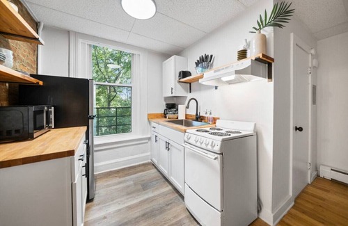 Mount Auburn Apartment | Comfy 1BR with Parking | Near UC, Zoo, Downtown
