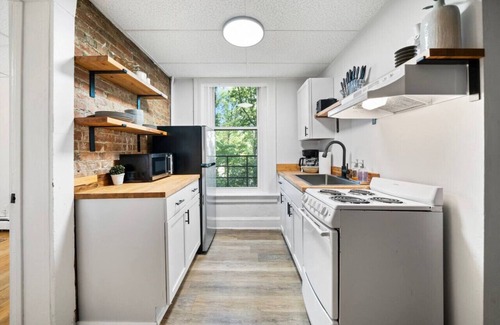 Mount Auburn Apartment | Comfy 1BR with Parking | Near UC, Zoo, Downtown