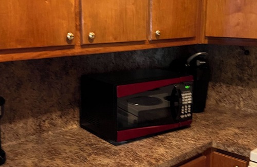 Highlands - Perkins Apartment | Comfy 2 bedroom w 1 bath near LSU. 5 minutes to downtown. Pet friendly.