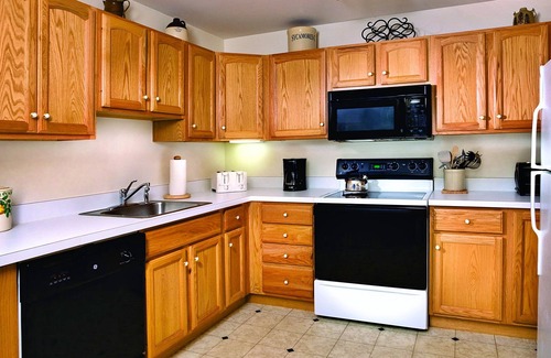 Jeffersonville Condo | Comfy 2BR Condo near Skiing and Hiking Trails