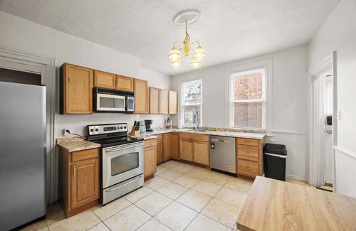 East Allegheny House | Comfy 3 Bed Northside Home - Near Stadiums!