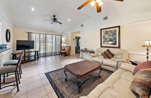 Aldine House | Comfy 3 beds/ 12 min DWNTN & IAH, Pet friendly, Fast WIFI, ECHO