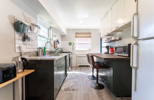 Crafton House | Comfy 3Bedrooms 2Bathrooms Excellent Location Home near to Downtown Pittsburgh