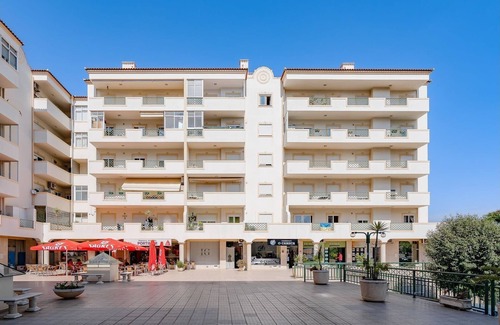Portimao Apartment | Comfy 4BDR Apartment in Portimão by LovelyStay