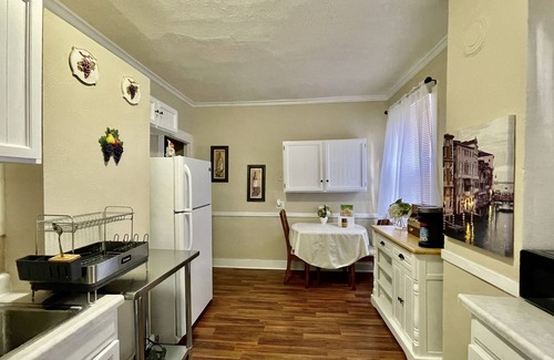 Pueblo Apartment | Comfy Abode For Traveling Professionals