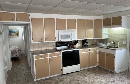 Surf City House | Comfy & Airy 2 Bedroom 2nd floor Apartment with great deck 4th from Ocean