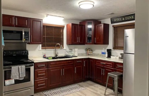 Tuskegee House | Comfy Bedroom near Auburn w/private bath & entry