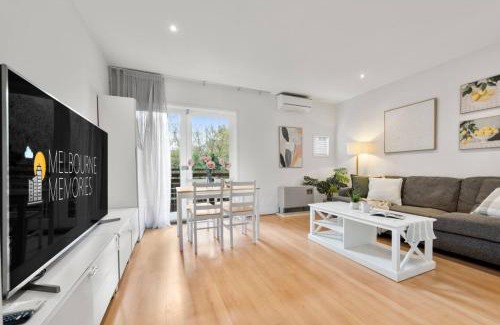 Box Hill Apartment | Comfy Box Hill Unit Near Station and Restaurants