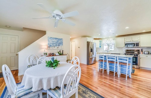 Dennis House | Comfy Cape Home: Close to Mayflower Beach, golf course, and Downtown