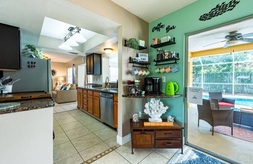Bradenton House | Comfy Coastal! 2 BR, pet friendly, caged pool, fenced yard. Quiet safe Bradenton
