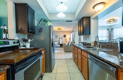 Bradenton House | Comfy Coastal! 2 BR, pet friendly, caged pool, fenced yard. Quiet safe Bradenton