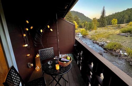 Estes Park Condo | Comfy Condo in Amazing Location <1 mile RMNP & Close to Downtown Estes Park