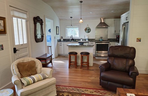 Historic Downtown Apalachicola Cottage | Comfy Cottage in Apalachicola; Easy Walk to Downtown!