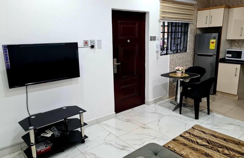 Adenta Apartment | Comfy & Cozy Hideout ~ Close to Highway ~parking