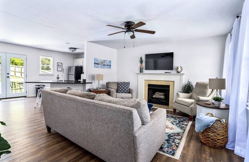 Cartersville House | Comfy & Cozy Near LakePoint w/Firepit & Privacy