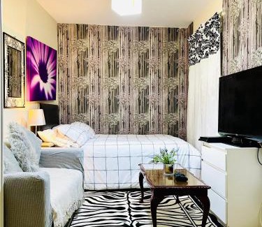 Thamesfield House | Comfy Double bedroom with a Private Toilet