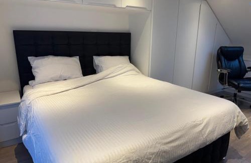 Hacton House | Comfy En-suite King Size room