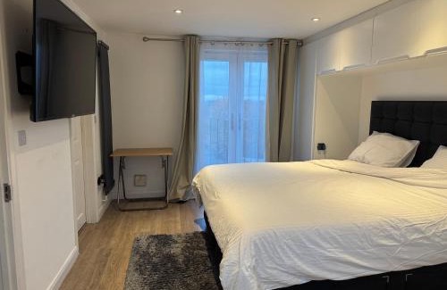 Hacton House | Comfy En-suite King Size room