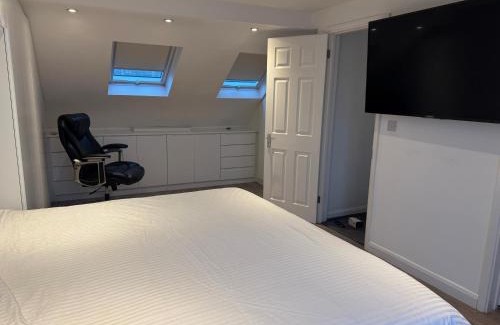 Hacton House | Comfy En-suite King Size room