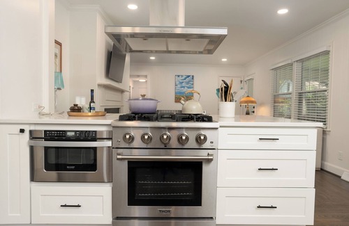 Green Valley House | Comfy family or multi couple retreat. Near Friendly Center, Tanger, Downtown!