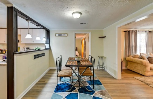 South View House | Comfy Fayetteville Family Home w/Backyard!