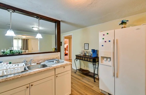 South View House | Comfy Fayetteville Family Home w/Backyard!