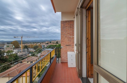 Siena Apartment | Comfy Flat Steps Away from Siena Station!