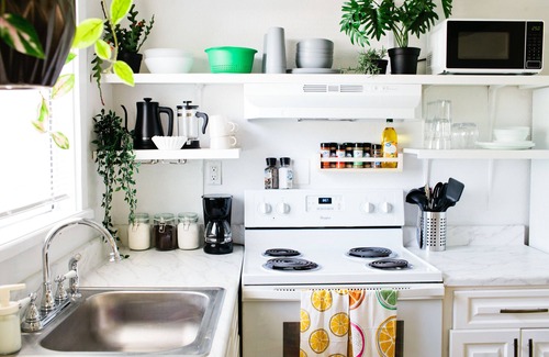 East Hill Apartment | Comfy Home Base Central Pensacola Stay