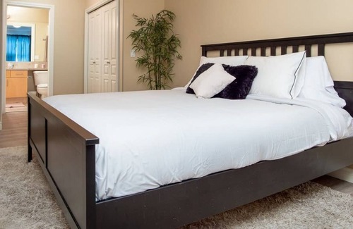 Mission District Apartment | Comfy Home Office Condo w Parking Balcony Coffee