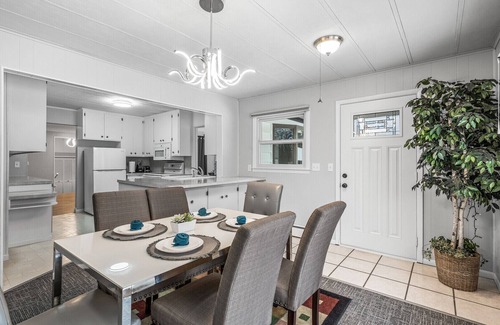 Vadnais Heights House | Comfy Homestay- Large Deck & Backyard - near St Paul