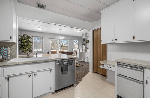 Vadnais Heights House | Comfy Homestay- Large Deck & Backyard - near St Paul