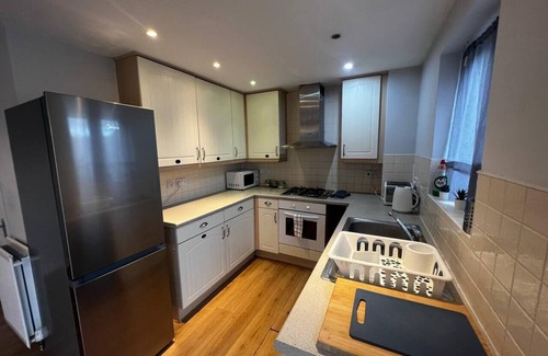 Luton House | Comfy House in Luton City
