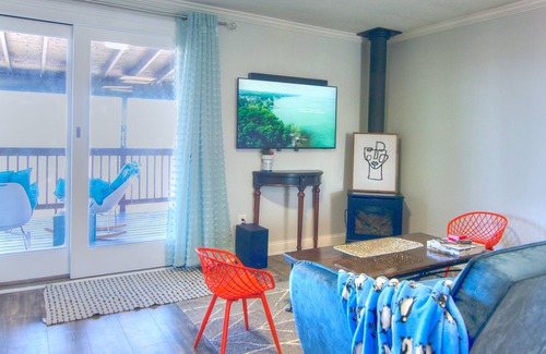 Town of Somerset Cottage | Comfy Lakehouse near Niagara Falls on Lake Ontario