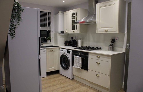 Brent Apartment | Comfy London Apartment, Minutes Away From Tube