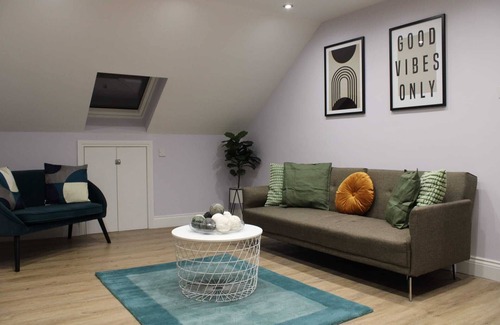 Brent Apartment | Comfy London Apartment, Minutes Away From Tube
