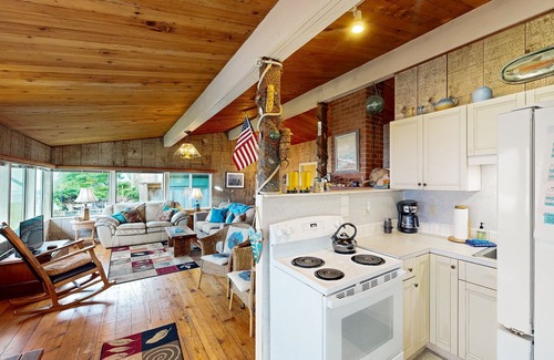 Arch Cape Cabin | Comfy oceanfront home three blocks to the beach with amazing views - dogs OK