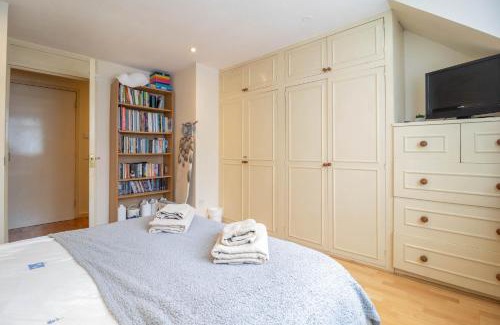 Latchmere House | Comfy private room in Battersea close to Clapham Junction