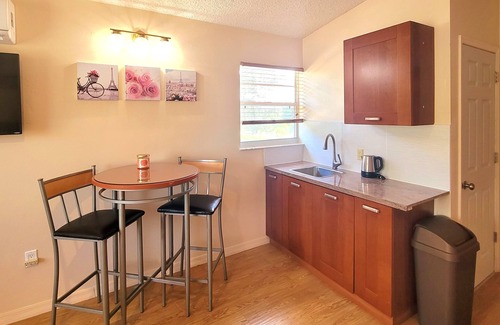 Southgate Apartment | Comfy studio in Sarasota