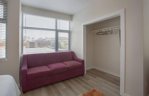 Bankers Hill Apartment | Comfy Studio with Cali King Size Mattress