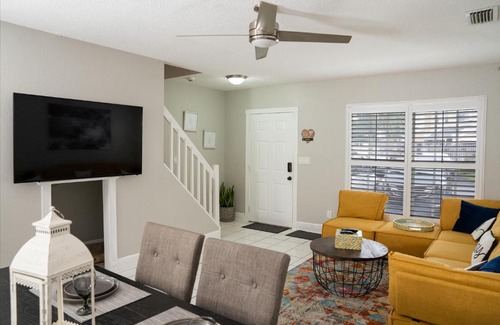 Cooper City House | Comfy Townhouse 2 Bedrooms, Patio, Parking - Cooper City, Florida