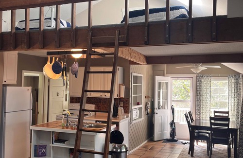 Spirit Lake Cabin | Comfy West Lake Getaway Loft