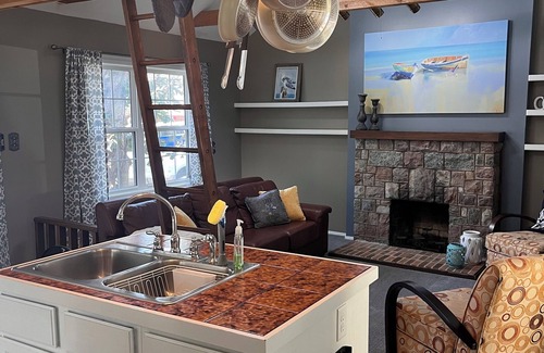 Spirit Lake Cabin | Comfy West Lake Getaway Loft