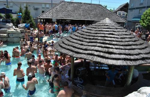 Put-in-Bay Hotel | Commodore Resort
