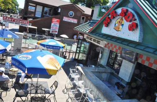 Put-in-Bay Hotel | Commodore Resort
