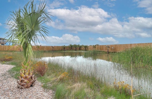 Port Aransas RV Rental | Community Pool, In Town, Dog Park, Fishing, Wifi, Laundry Room, Walking Paths