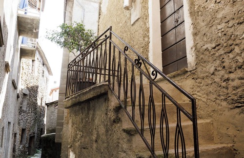 Garzeno Apartment | Comohausbnb is an apartment 10 minutes from Lake Como and 2 from the mountains!