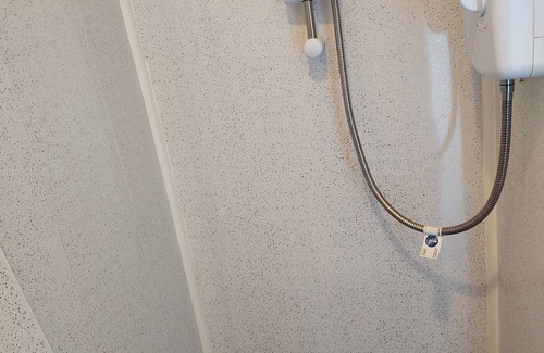 Stonnall Apartment | Compact, comfortable and convenient bedsit perfect for your stay.